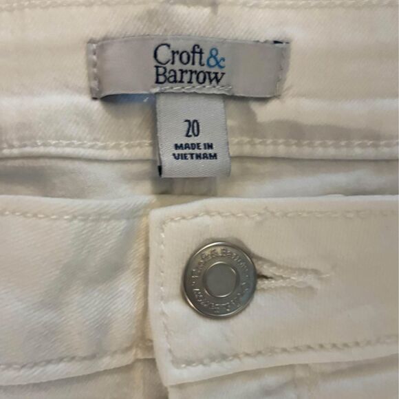 Croft & Barrow plus size 20 below knee length white shorts - Picture 4 of 5